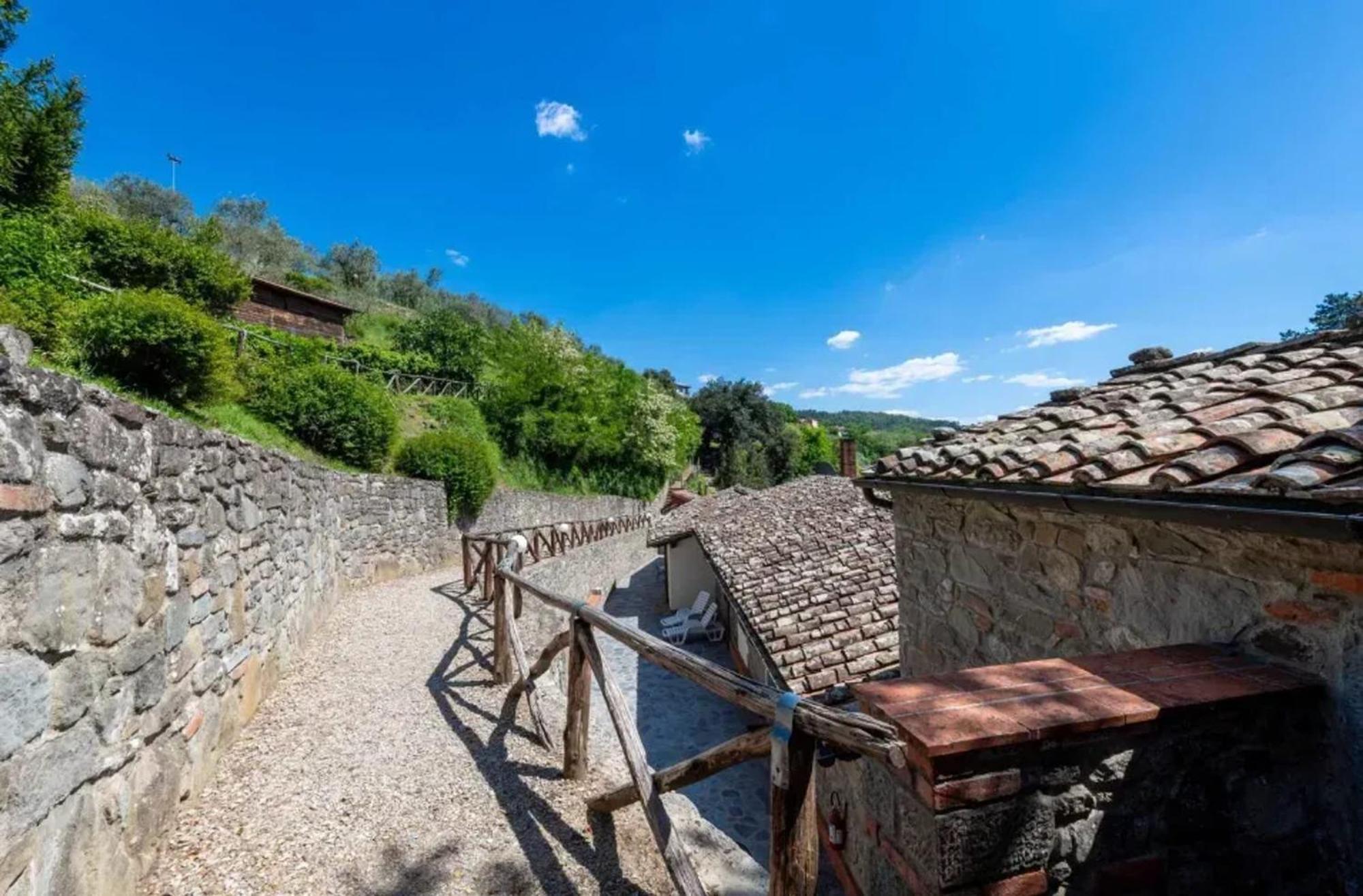 Charming Studio With Shared Pool In Loro Ciuffenna Exterior foto